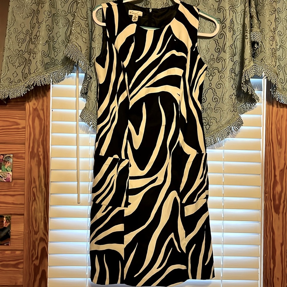 Black and white zebra print dress 2 front pockets, super comfortable